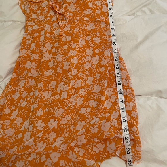 Light orange and white floral dress - Picture 8 of 10